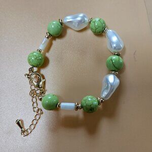 white shell pearl constituted green howlite beaded bracelet 6 to 9 inches